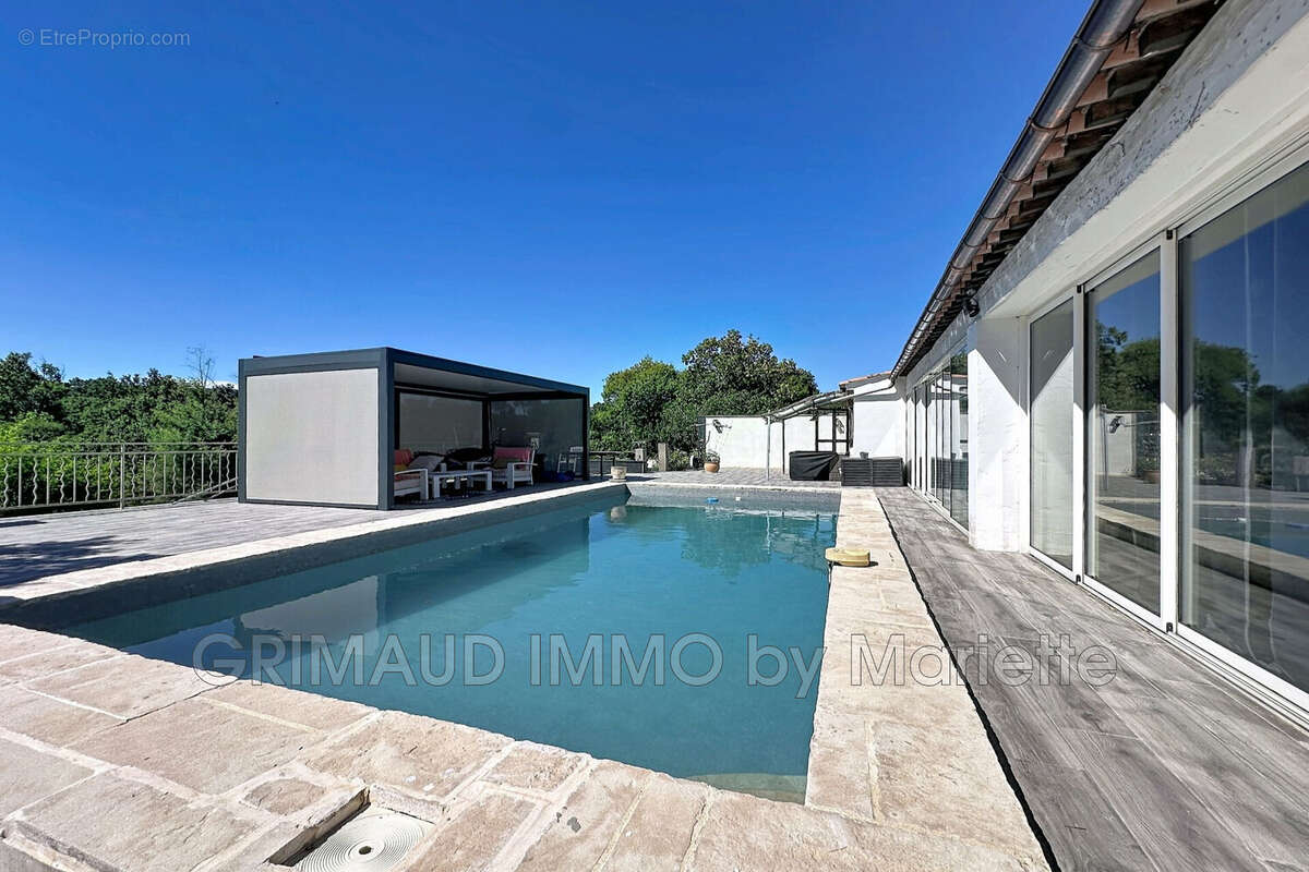 Maison à LE MUY