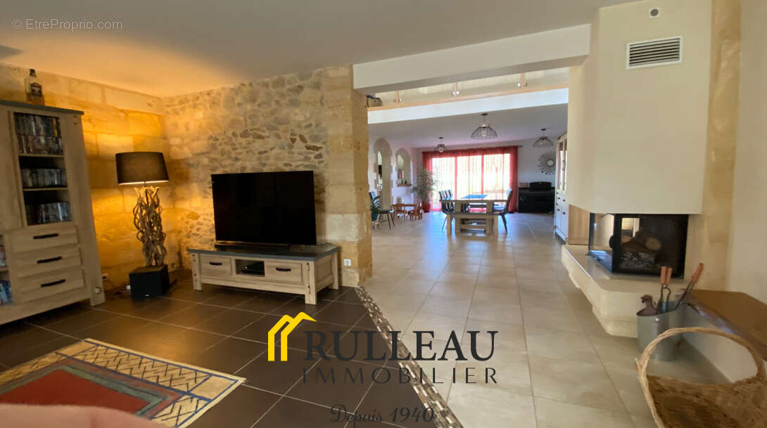 Maison à SAINT-CHRISTOLY-DE-BLAYE