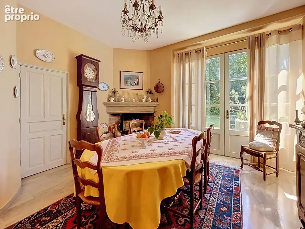 Maison de charme de 257 m², avec piscine et terrain arborée - photo 7