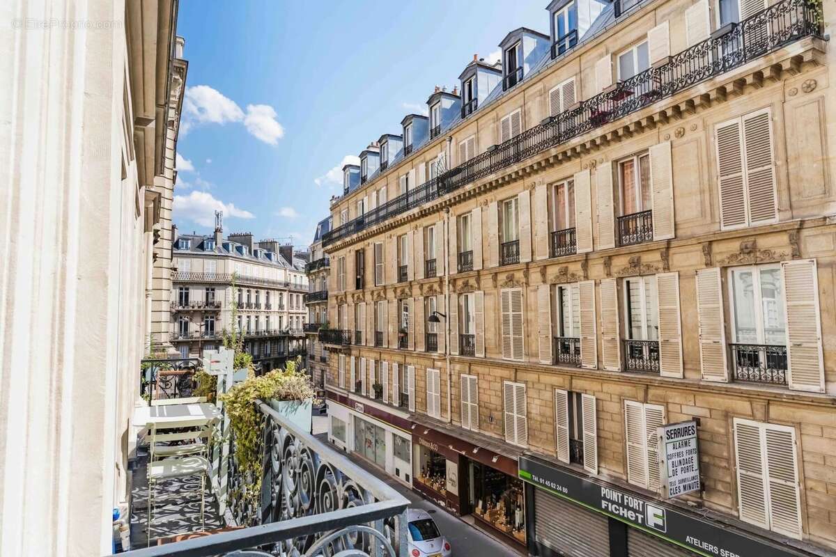 Appartement à PARIS-8E