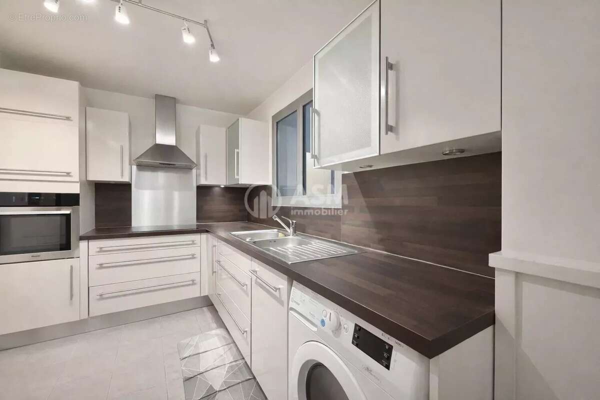 Appartement à COURBEVOIE