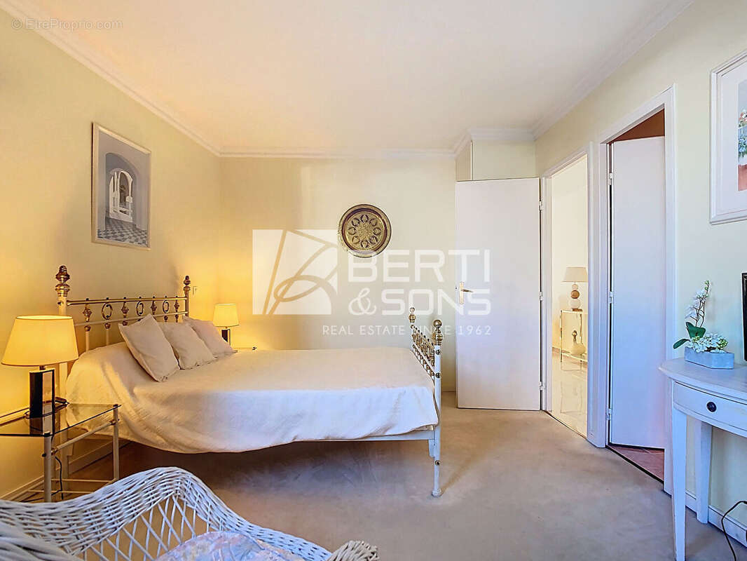 Appartement à MANDELIEU-LA-NAPOULE