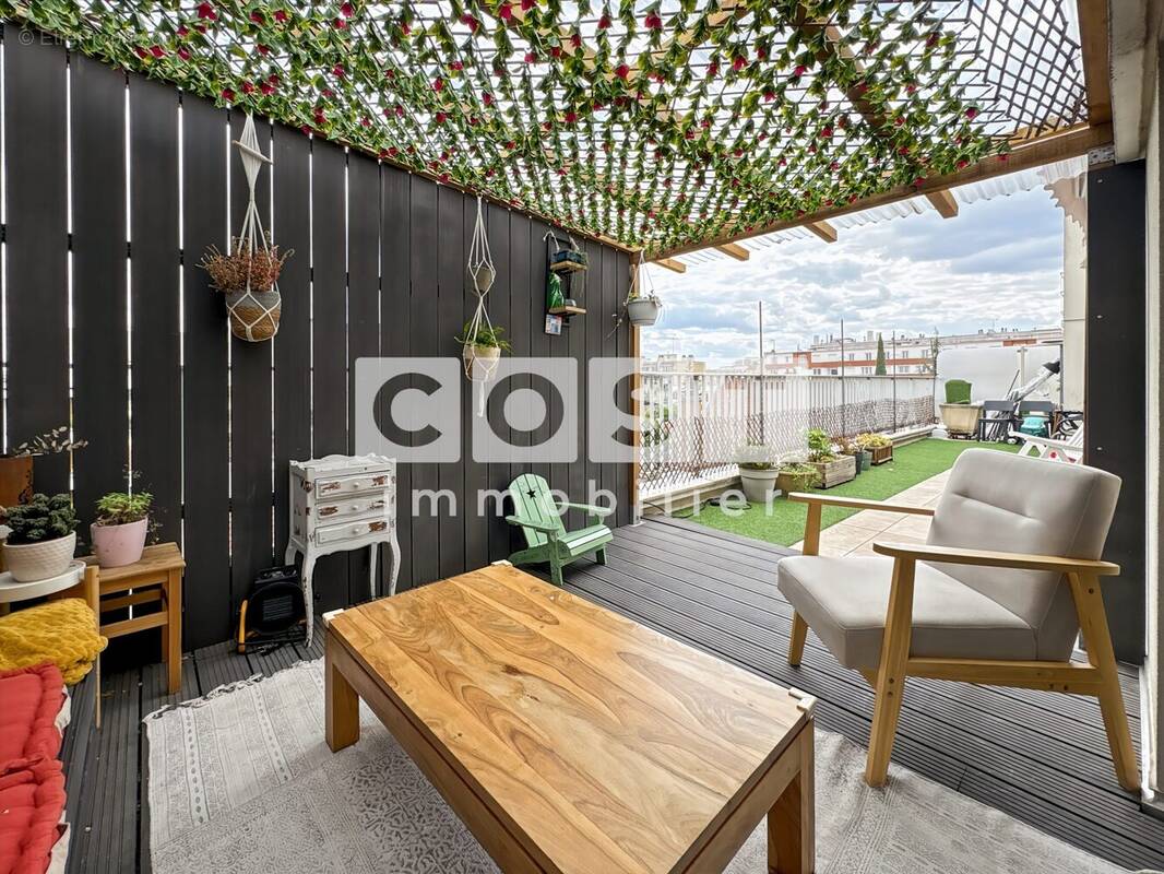Appartement à COURBEVOIE