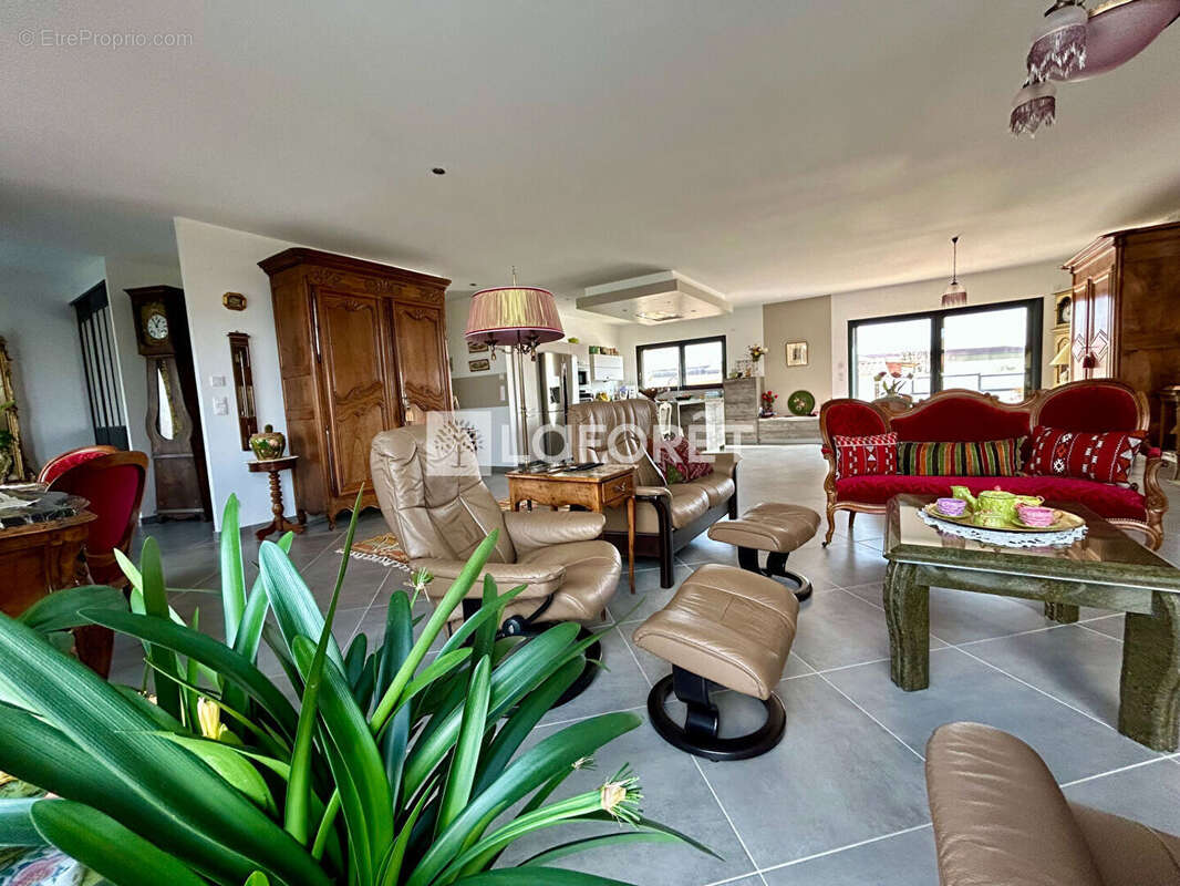 Maison à MONTMIREY-LE-CHATEAU