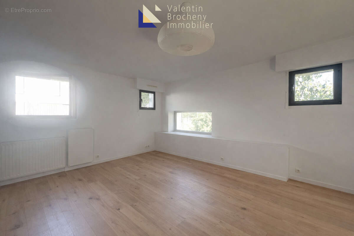 Entre Bourg et Plage- Esprit maison pour ce T3 en rez‑de‑jardin - photo 3