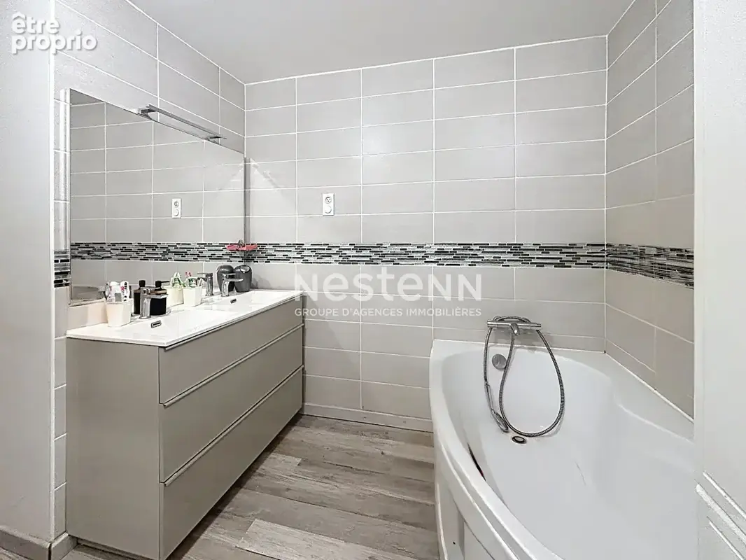 LE THOLONET - Maison de 189 m2 avec T3 indépendant et piscine. - photo 18
