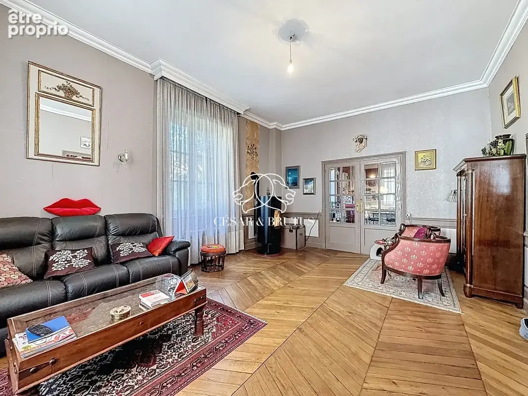 Maison 6 pièces 274 m² à vendre à Thizy (69240) - photo 8