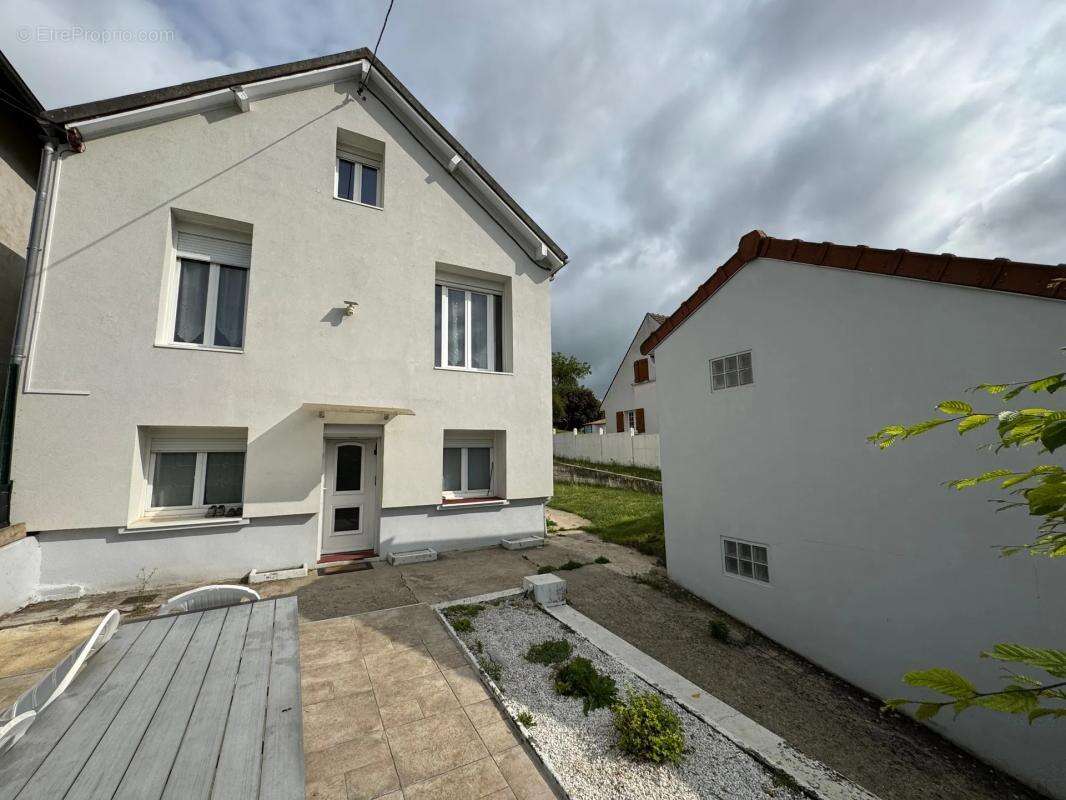 Maison à ROMENY-SUR-MARNE