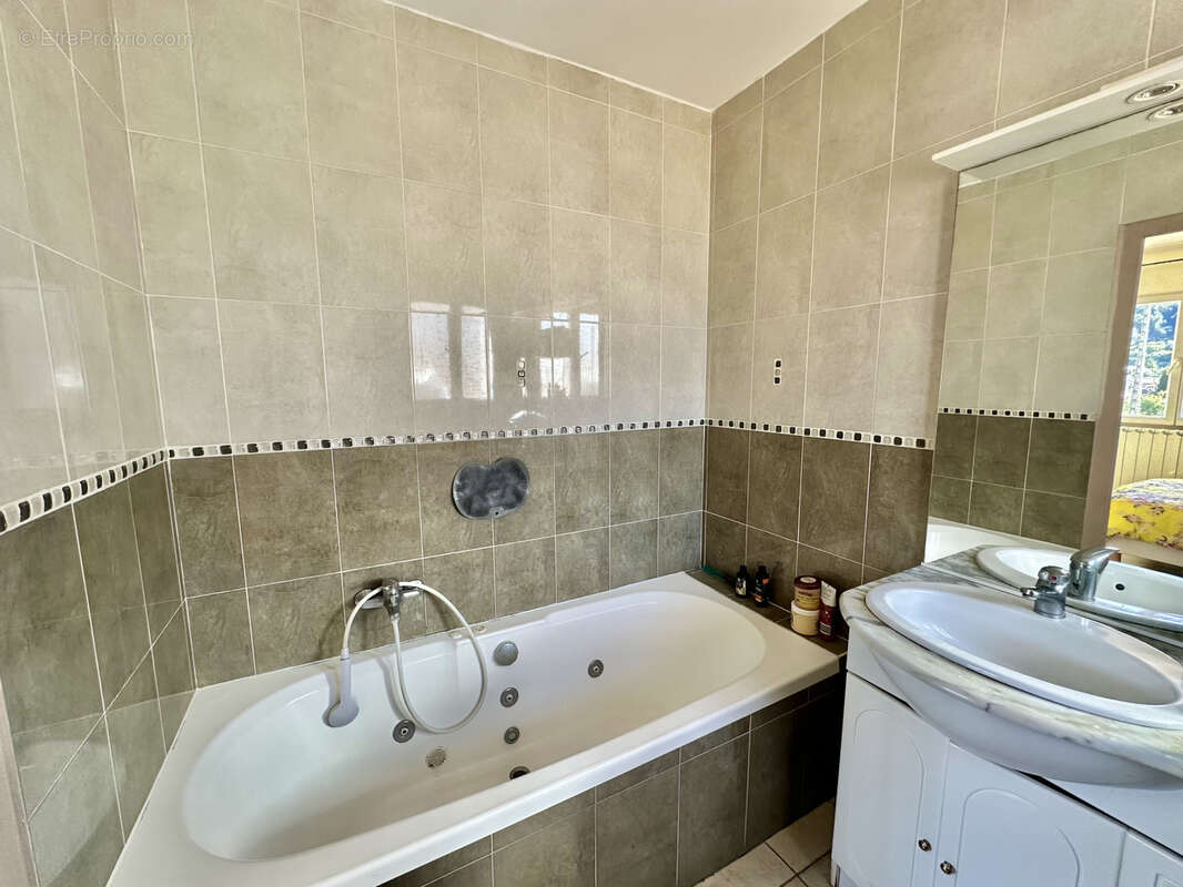 NOUVEAUTÉ EN EXCLUSIVITÉ - Villa de plain-pied 111 m2 avec dépendance - photo 8