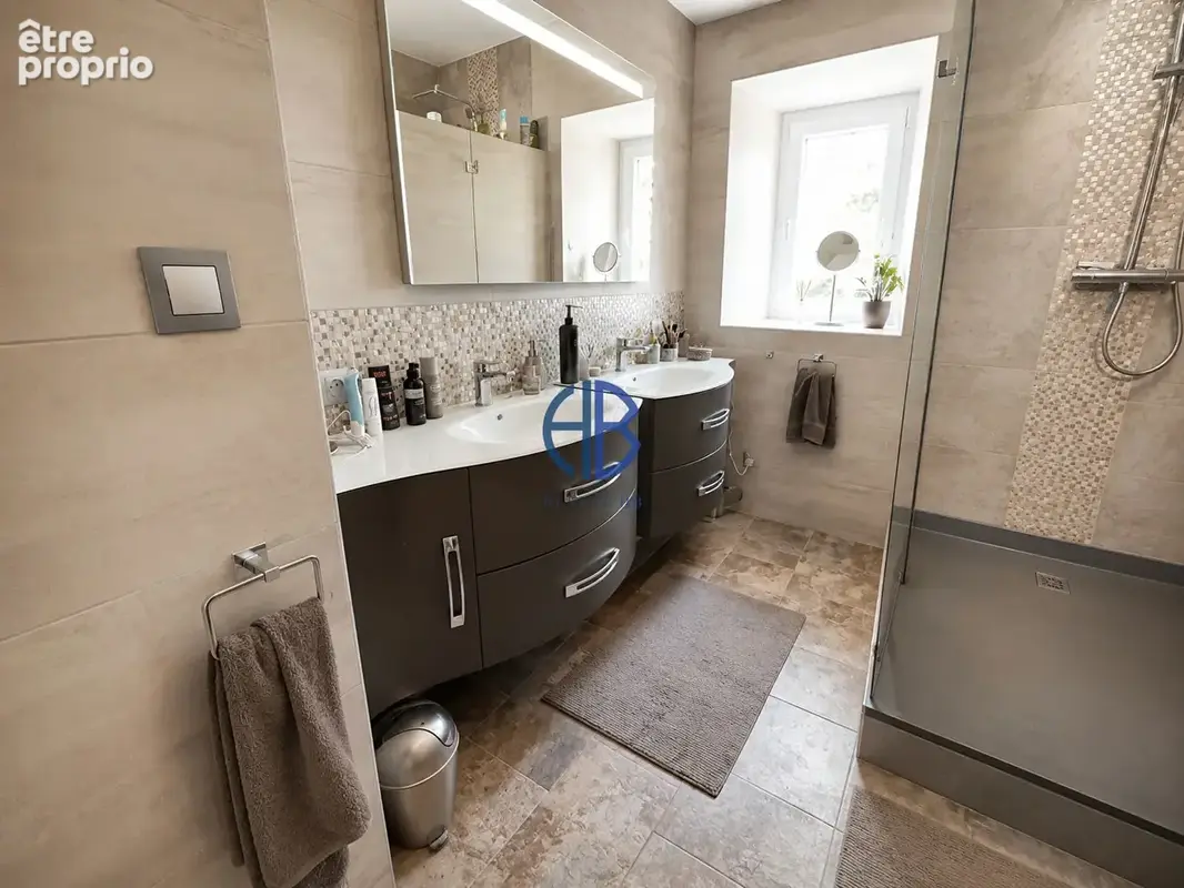 Élégante demeure de caractère aux volumes généreux, avec piscine et cinq suites, au coeur d'un environnement préservé - photo 9