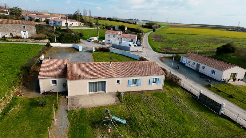 Maison à MOUZEUIL-SAINT-MARTIN