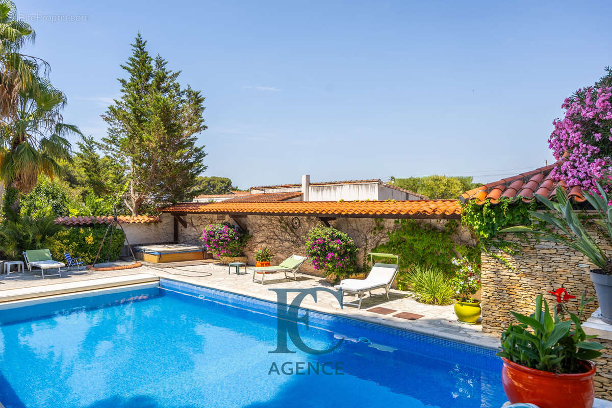 Maison 4 pièces piscine garages au Brusc - photo 7