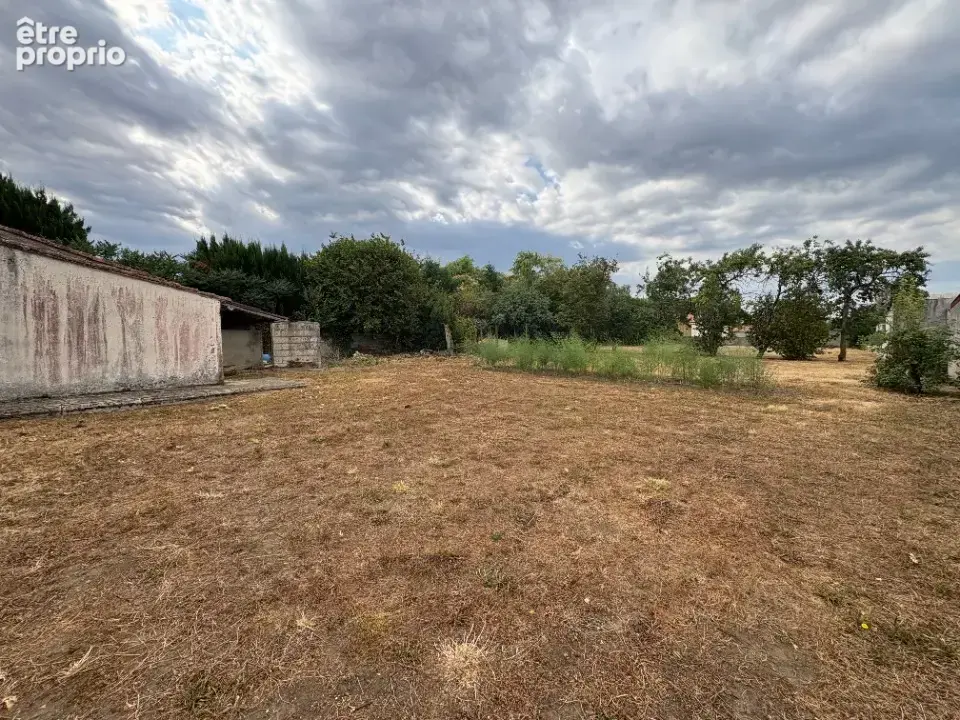 Terrain à TONNAY-CHARENTE