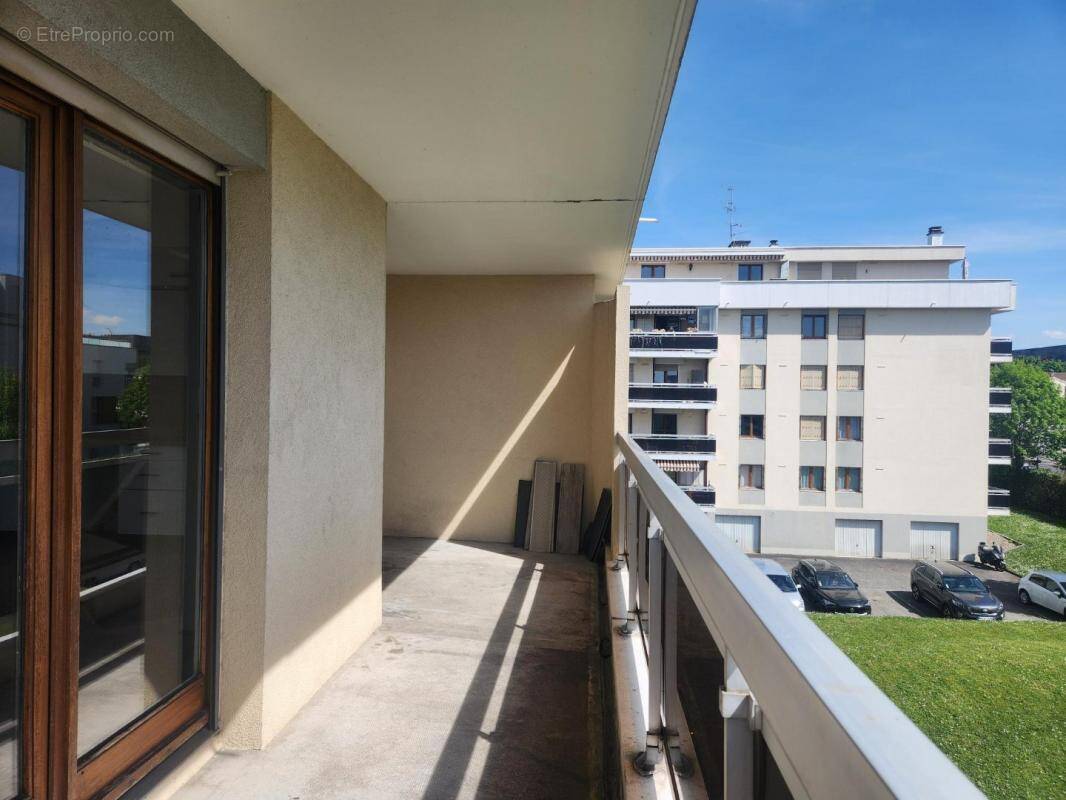 Appartement à VILLE-LA-GRAND