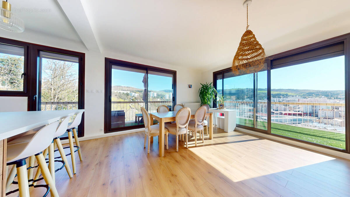 Appartement à SAINT-ETIENNE