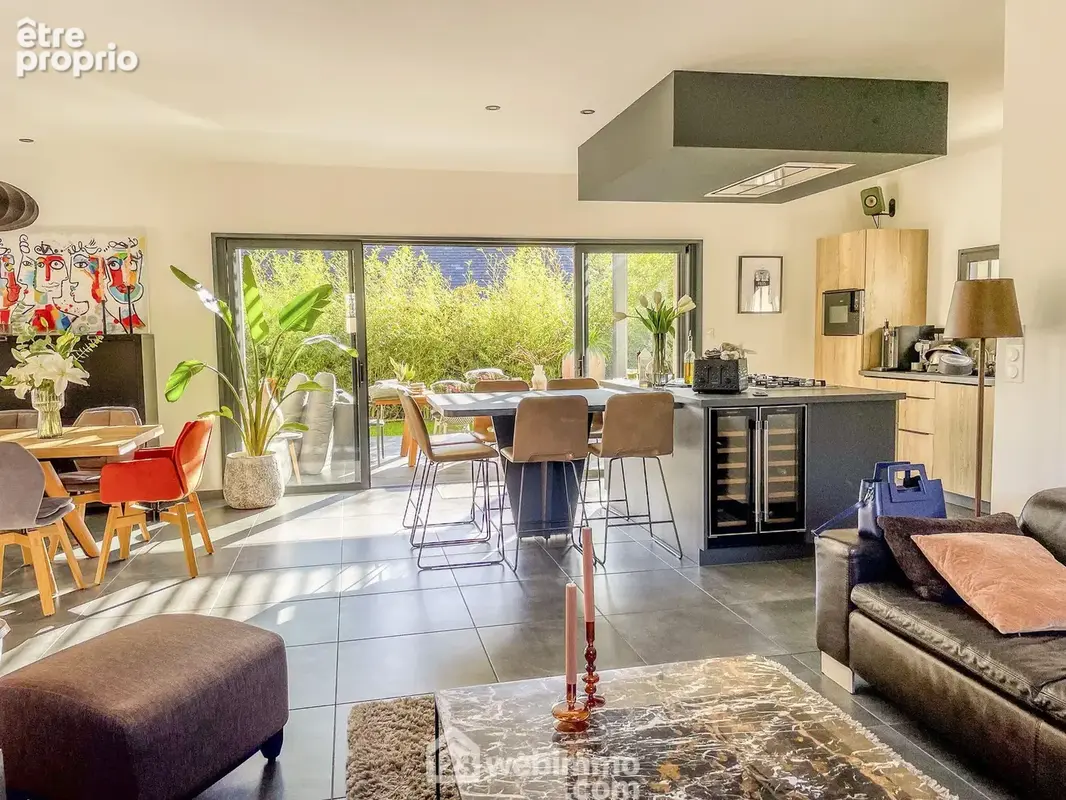 Maison 7 pièces 156 m² à vendre à Saint-Barthelemy-D'anjou (49124) - photo 1