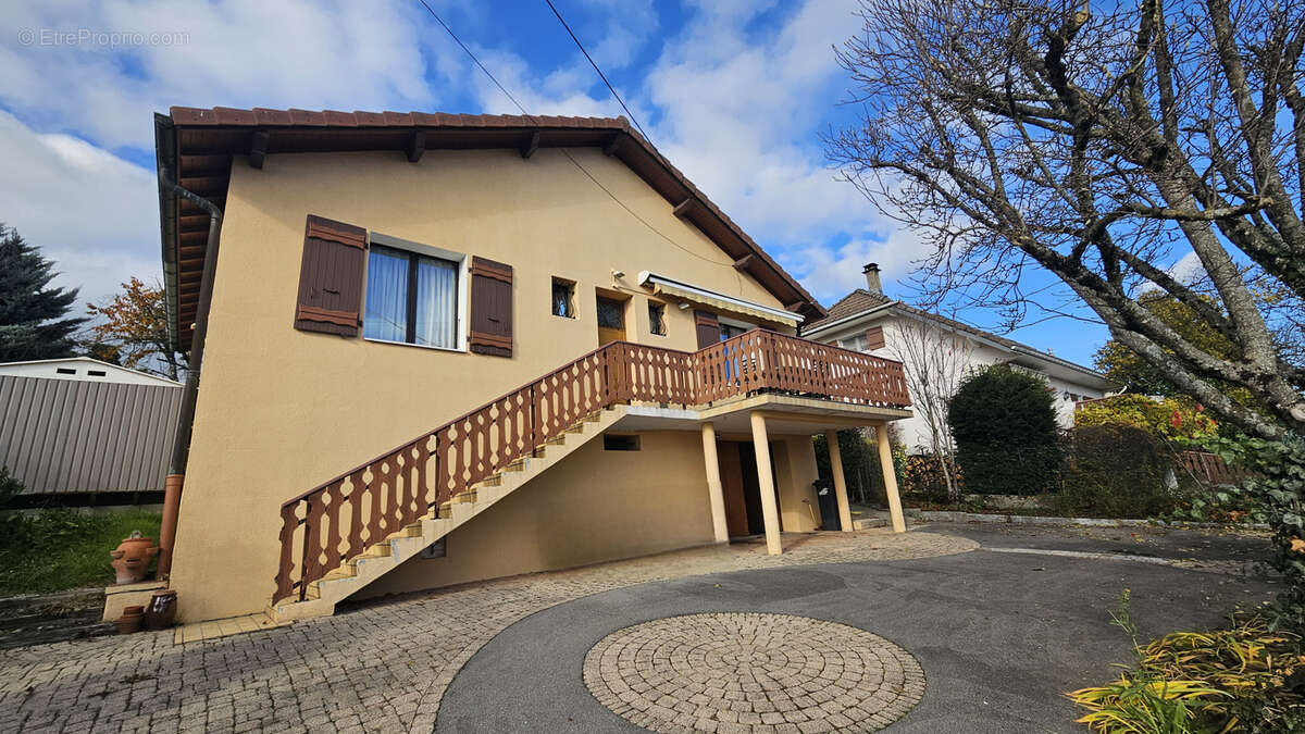 Maison à CHALLEX