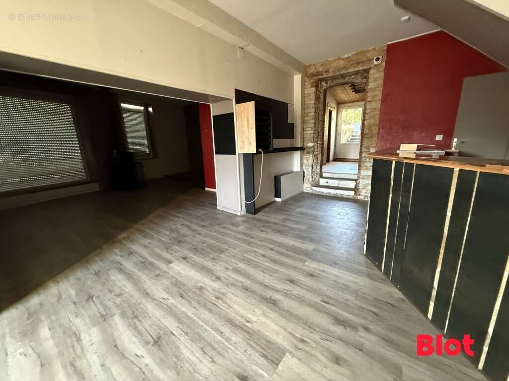 Appartement à MONTREUIL-SUR-ILLE