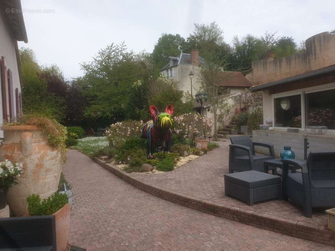 Maison à AINAY-LE-CHATEAU