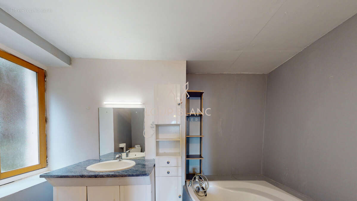 Maison à MEZIRE