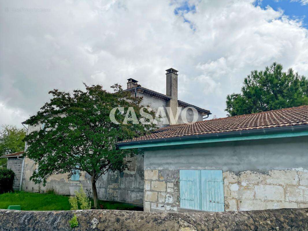 Vente Maison 7 pièces de 220m² - 33590 Jau-Dignac-et-Loirac - photo 3