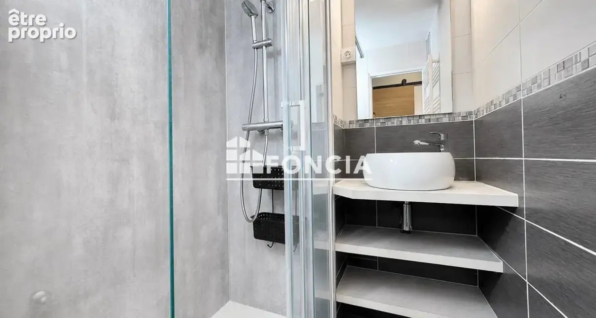 CAP D'AGDE – SECTEUR MALFATO – ÎLE DES MARINAS Appartement rénové en rez-de-jardin avec terrasse sur l'eau, parking privé et acc - photo 10