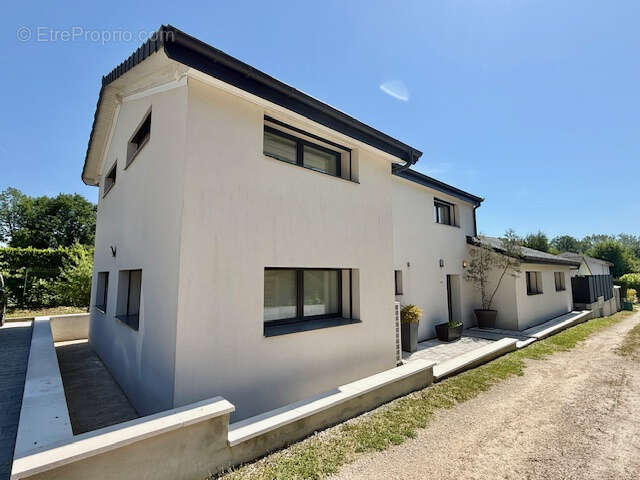 Maison à DIVONNE-LES-BAINS
