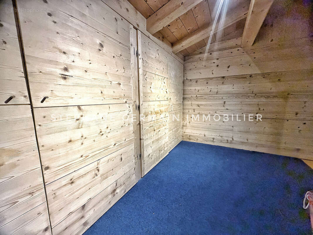 Maison à DEMI-QUARTIER