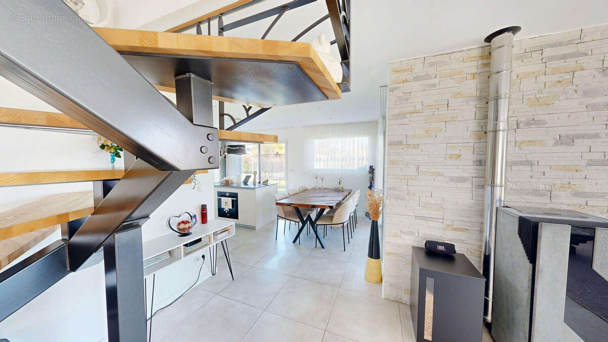 Maison à SERRE-LES-SAPINS