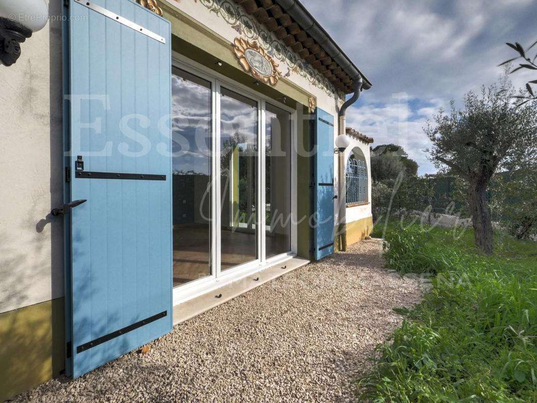 Maison à SAINT-LAURENT-DU-VAR