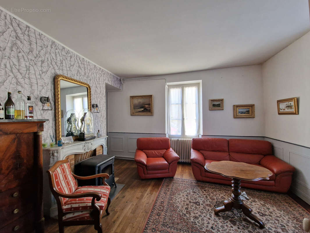 Maison à CEYZERIEU