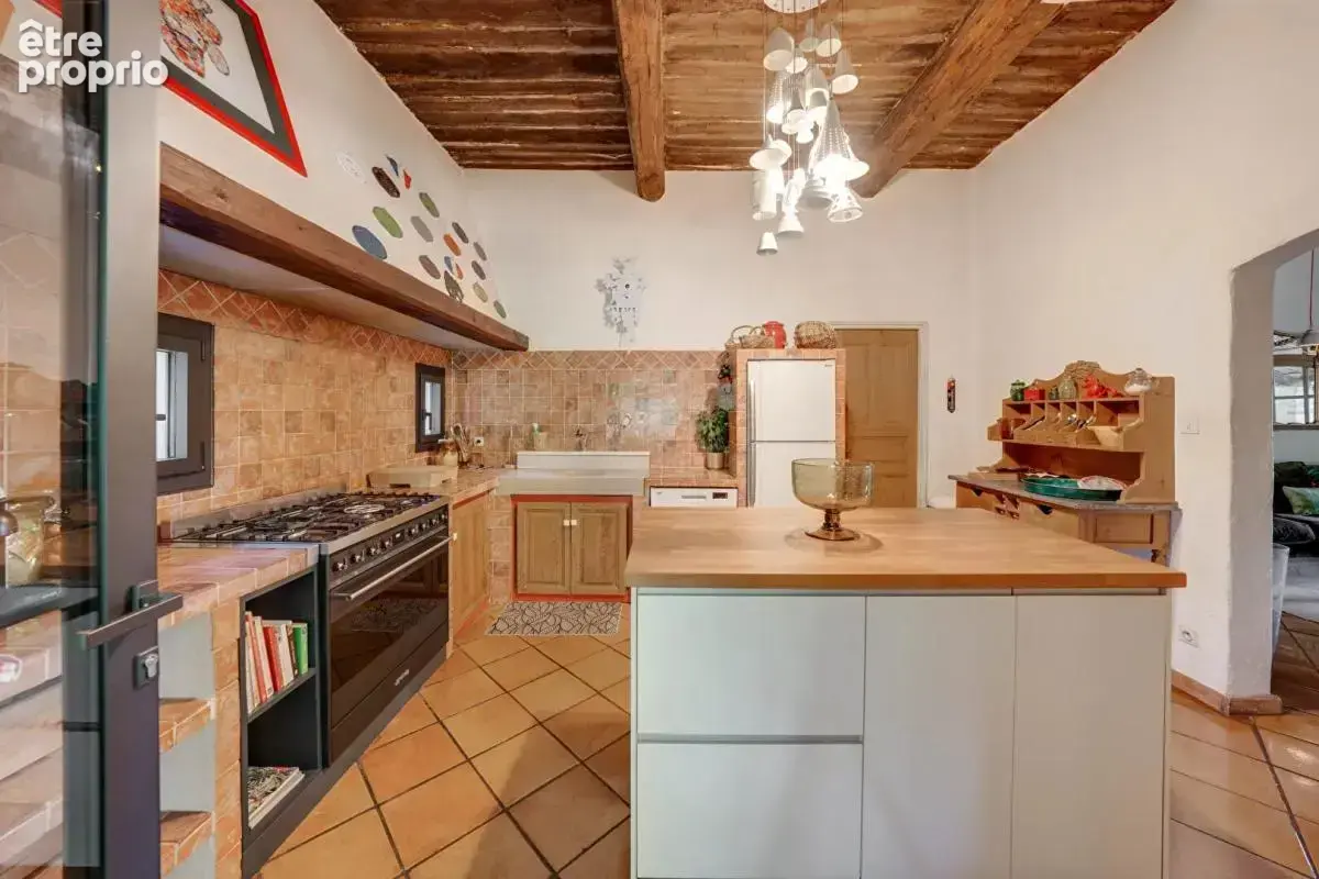 Propriété provençale rénovée avec dépendances 300 m² habitables sur 1,7 hectare - photo 8