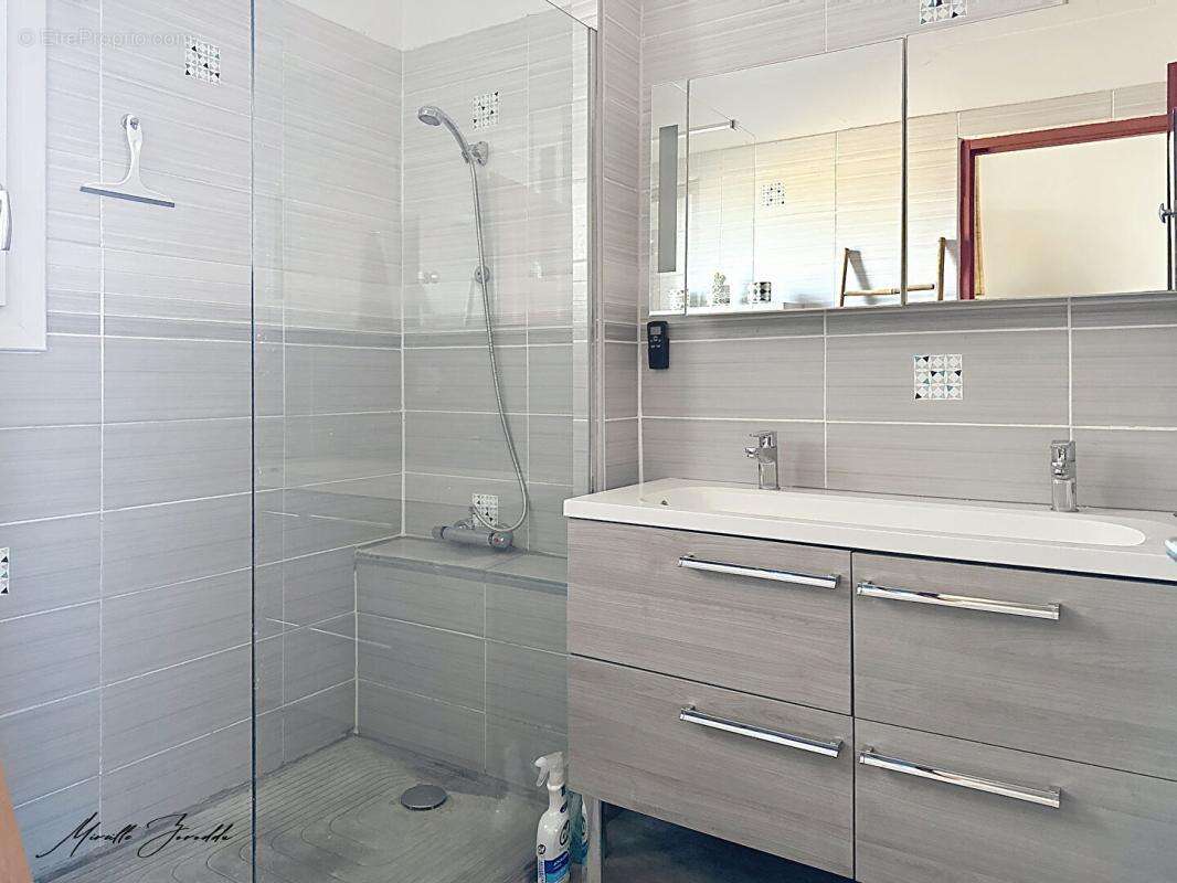 Maison à JONQUIERES-SAINT-VINCENT