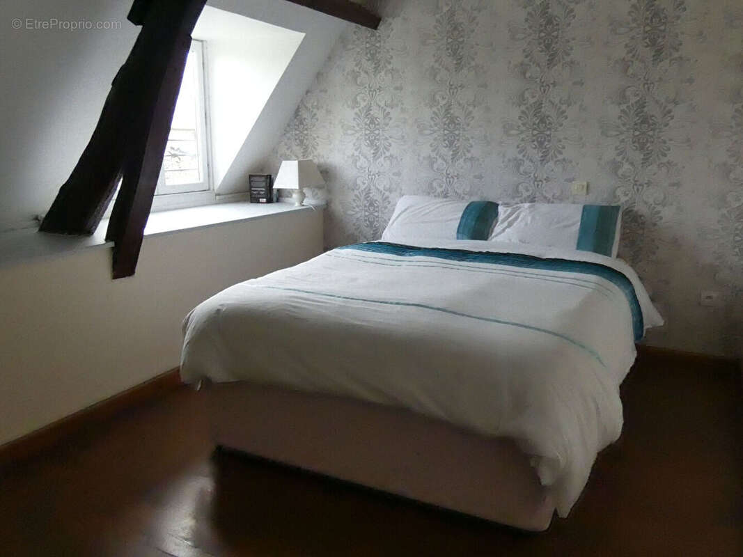 Maison à SAINT-QUENTIN-LES-CHARDONNETS