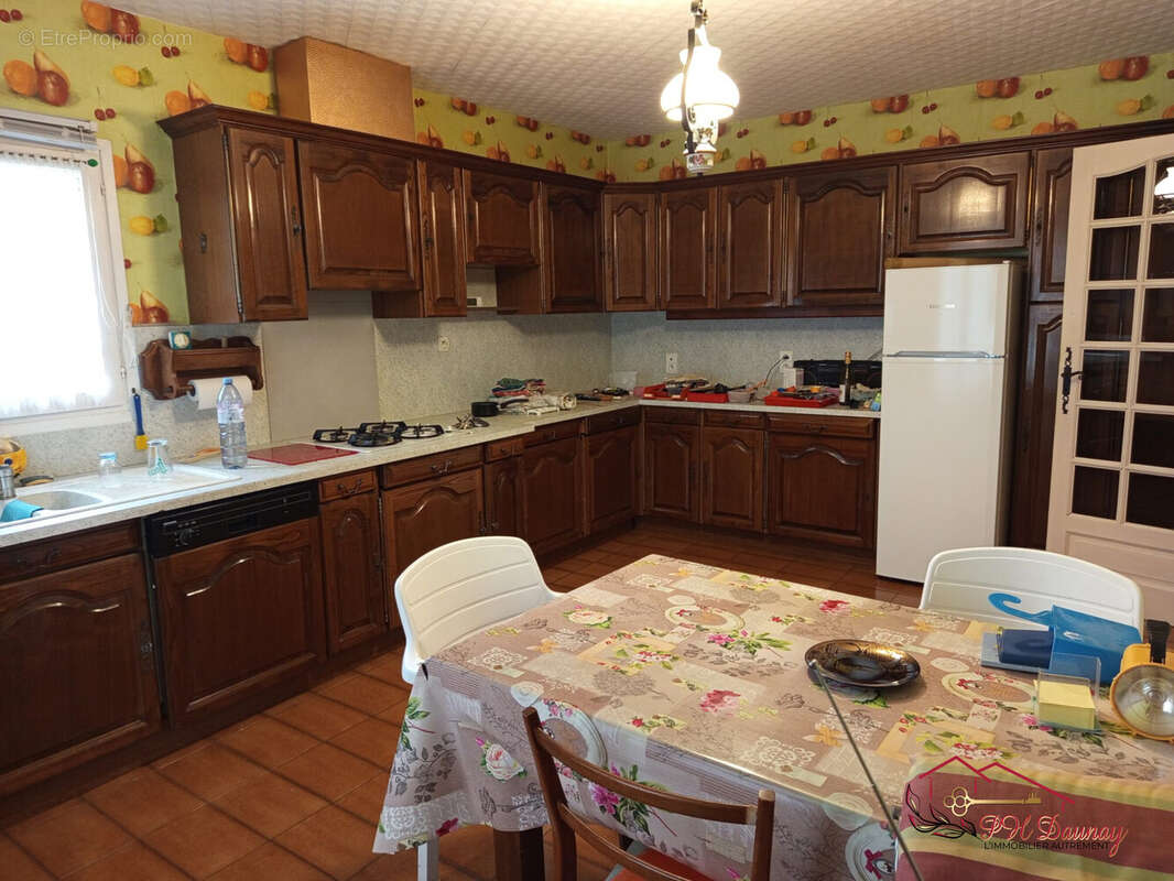 Maison à SAINT-JULIEN-LES-ROSIERS