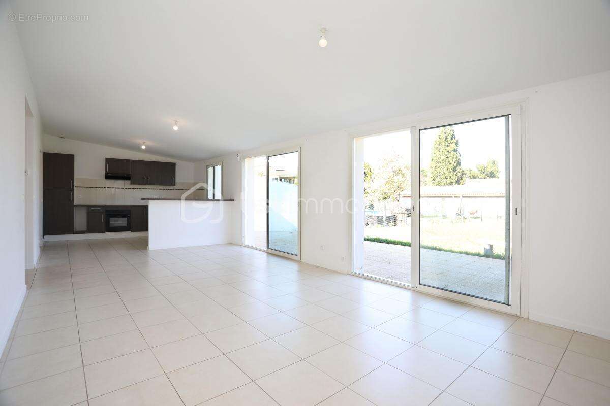 Maison à PAREMPUYRE