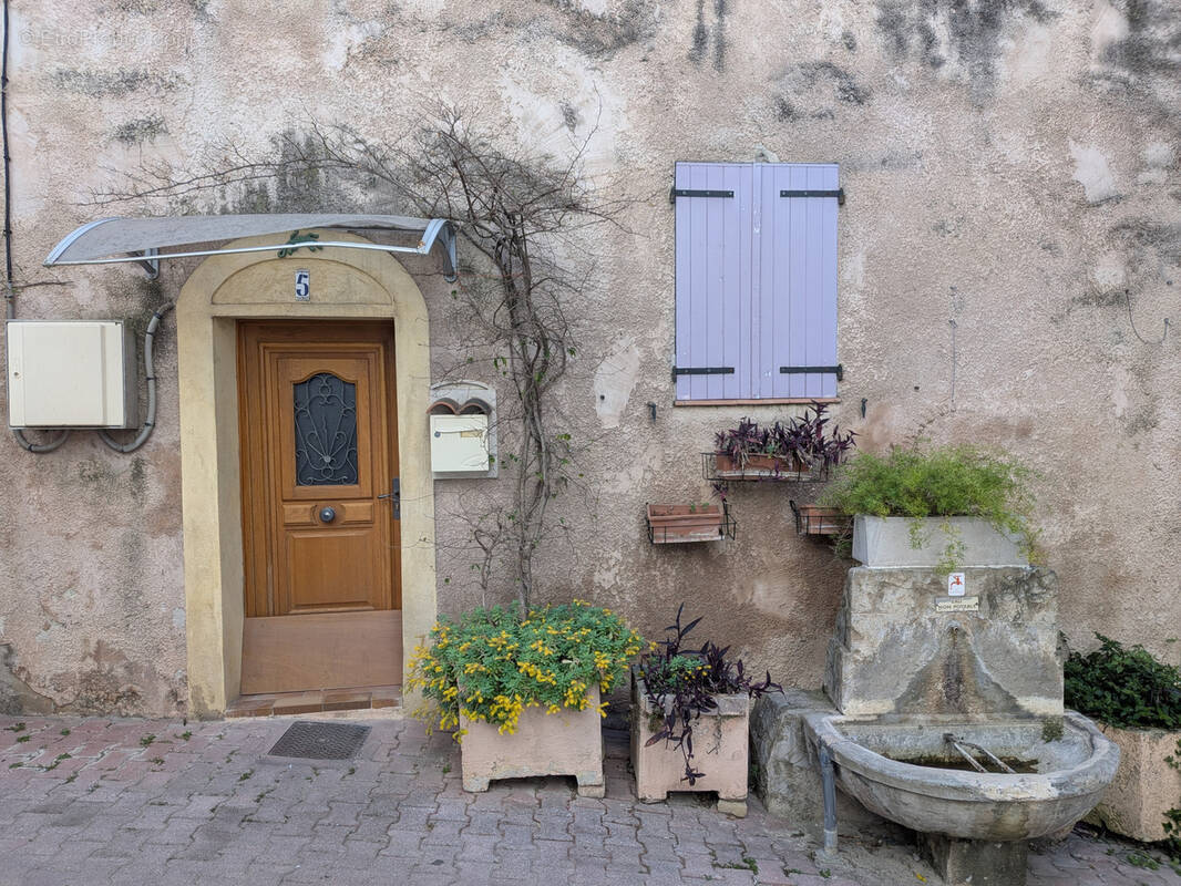 Maison à SOLLIES-TOUCAS