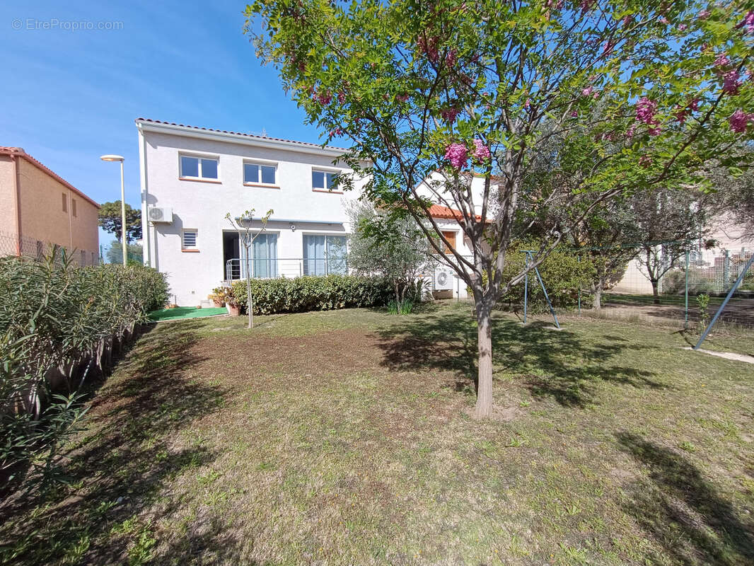 Maison à SAINT-LAURENT-DE-LA-SALANQUE