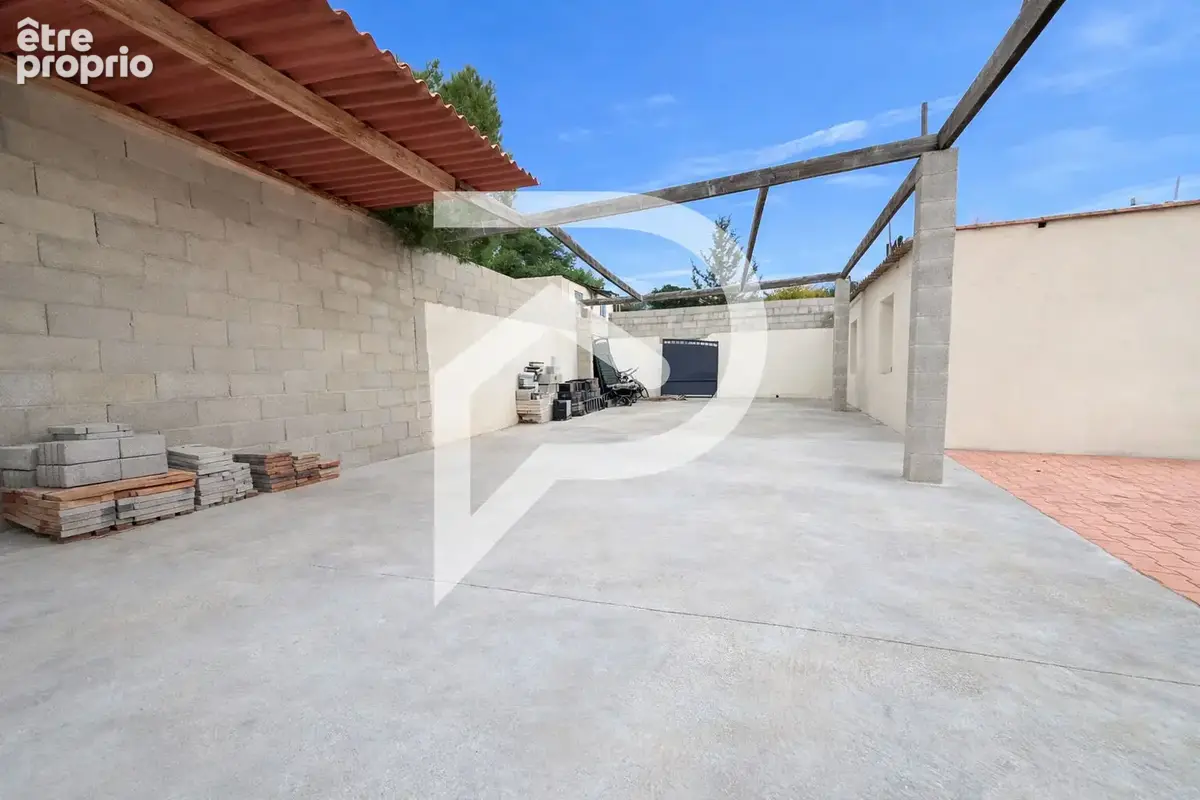 Maison de 200 M2 de plain pied sur 3240 M2 de terrain. - photo 9