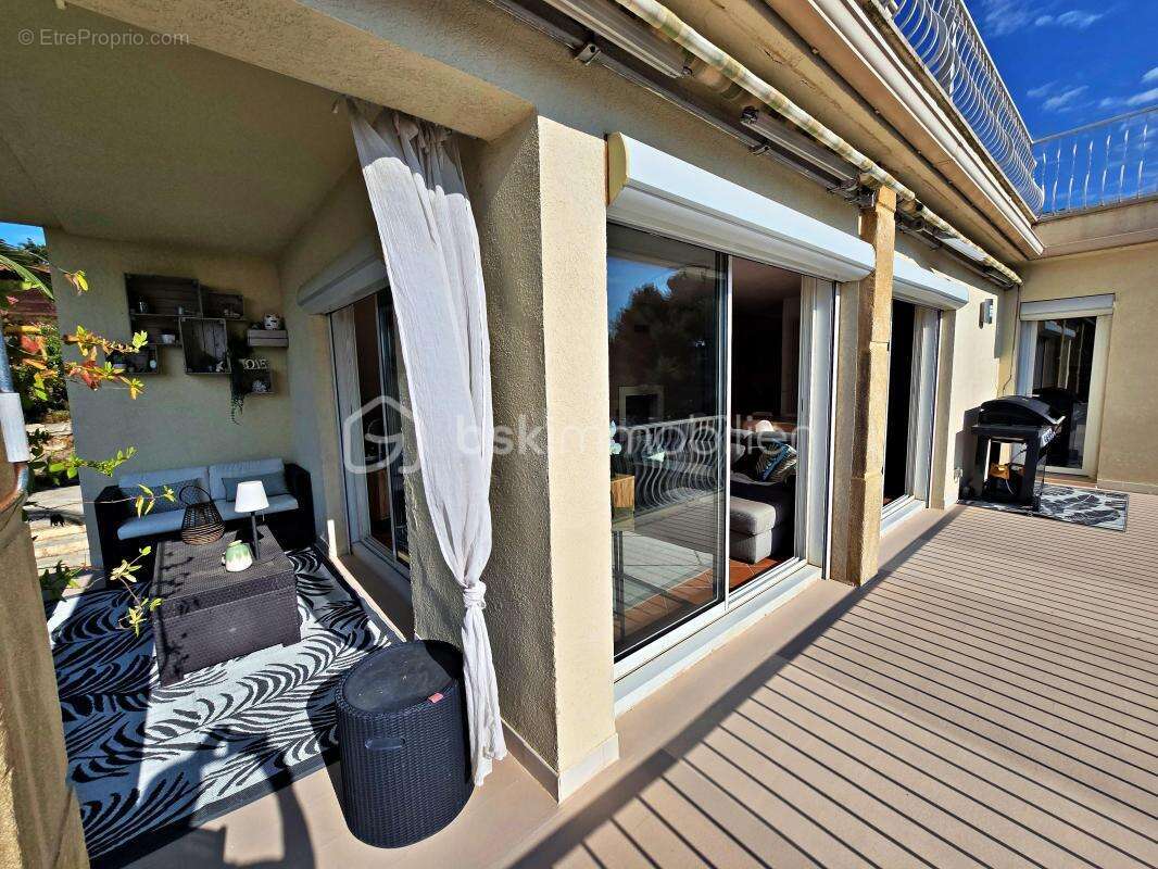 À 2 minutes à pied du port – Vue mer – Propriété de caractère 186 m² – 3 logements – Piscine - photo 6