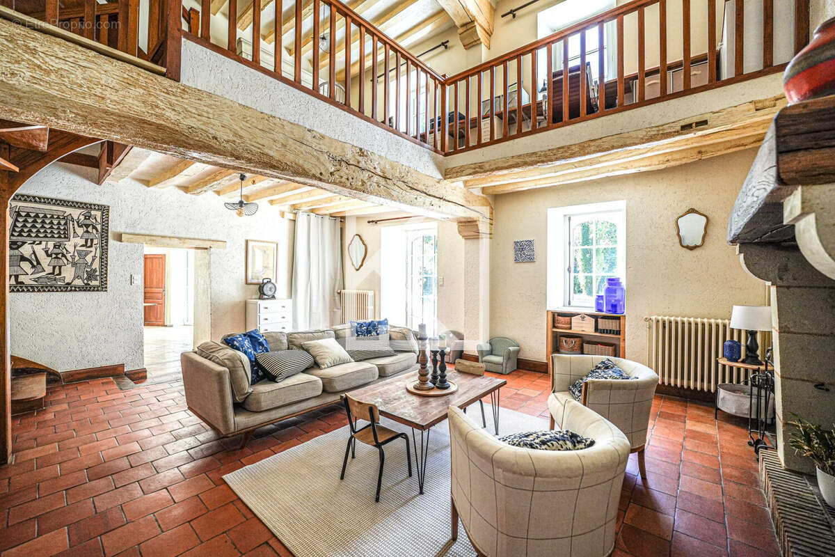 Maison 206 m² à Chaze-Sur-Argos  - photo 2