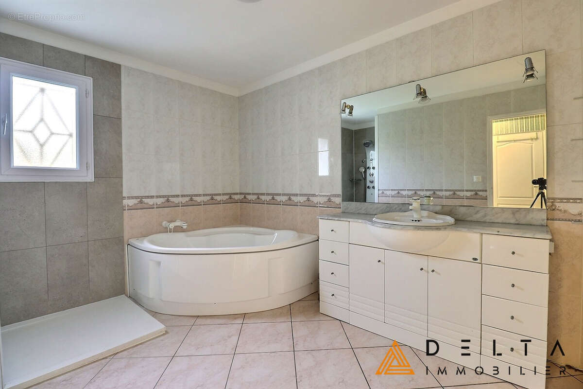 Maison à SATOLAS-ET-BONCE