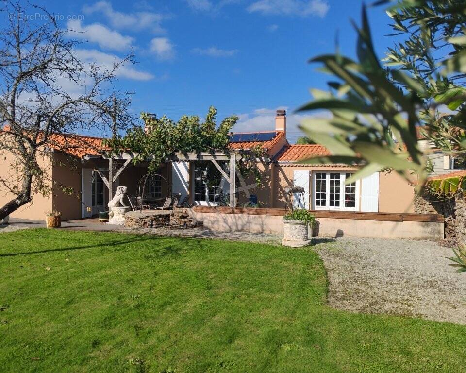 Maison à LE LOROUX-BOTTEREAU