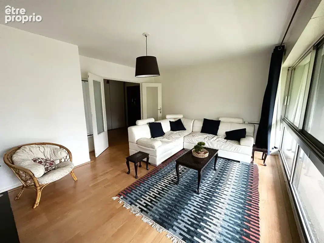 FINISTÈRE: Brest. Spacieux appartement T4 meublé avec ascenseur et deux places de stationnement sécurisées. - photo 4