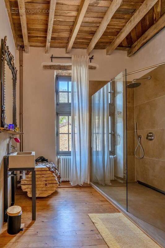 Château entierement renove - photo 13