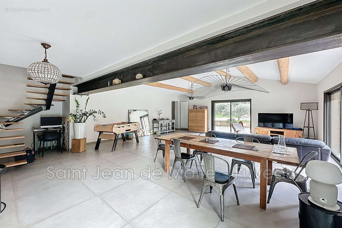 Maison à SIMIANE-COLLONGUE