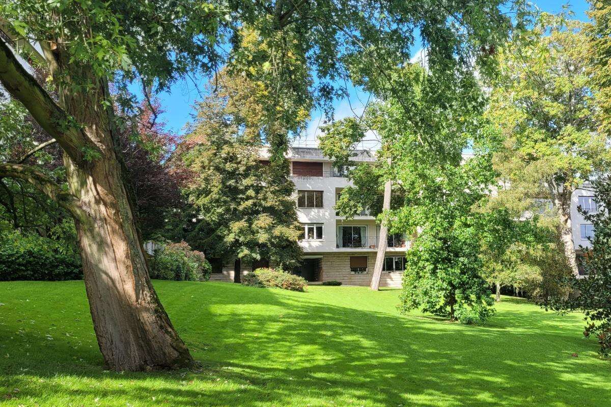 Appartement à VILLE-D'AVRAY