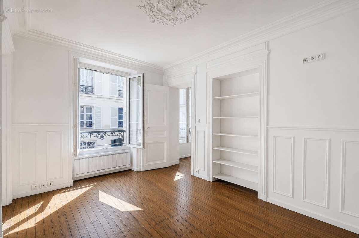 Appartement à PARIS-8E