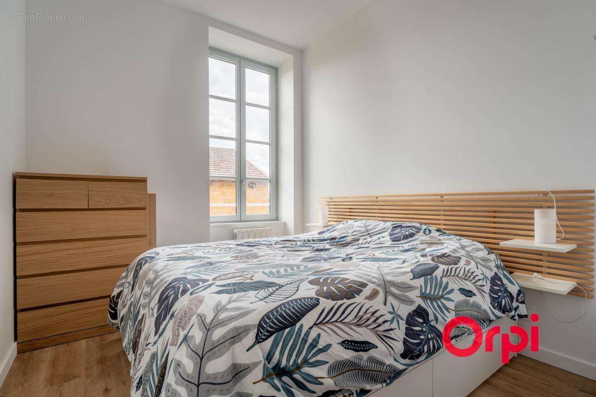 T2 rénové de 40 m² dans une bâtisse en pierres dorées - photo 8