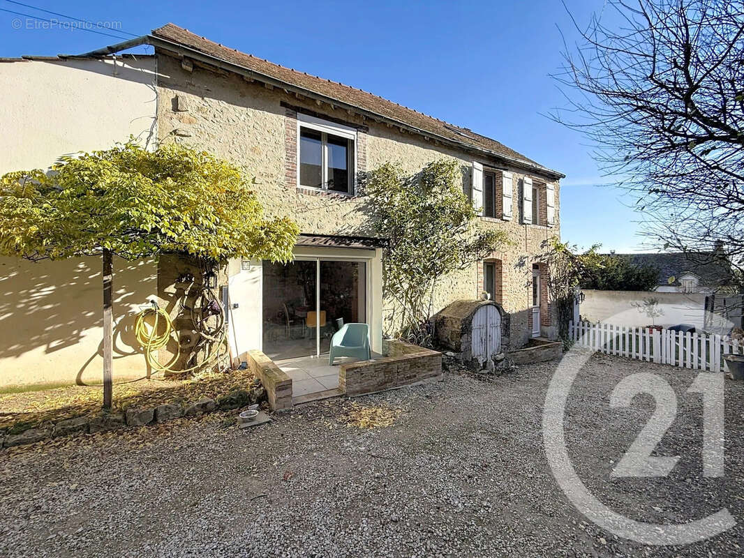 Maison à LOUAN-VILLEGRUIS-FONTAINE